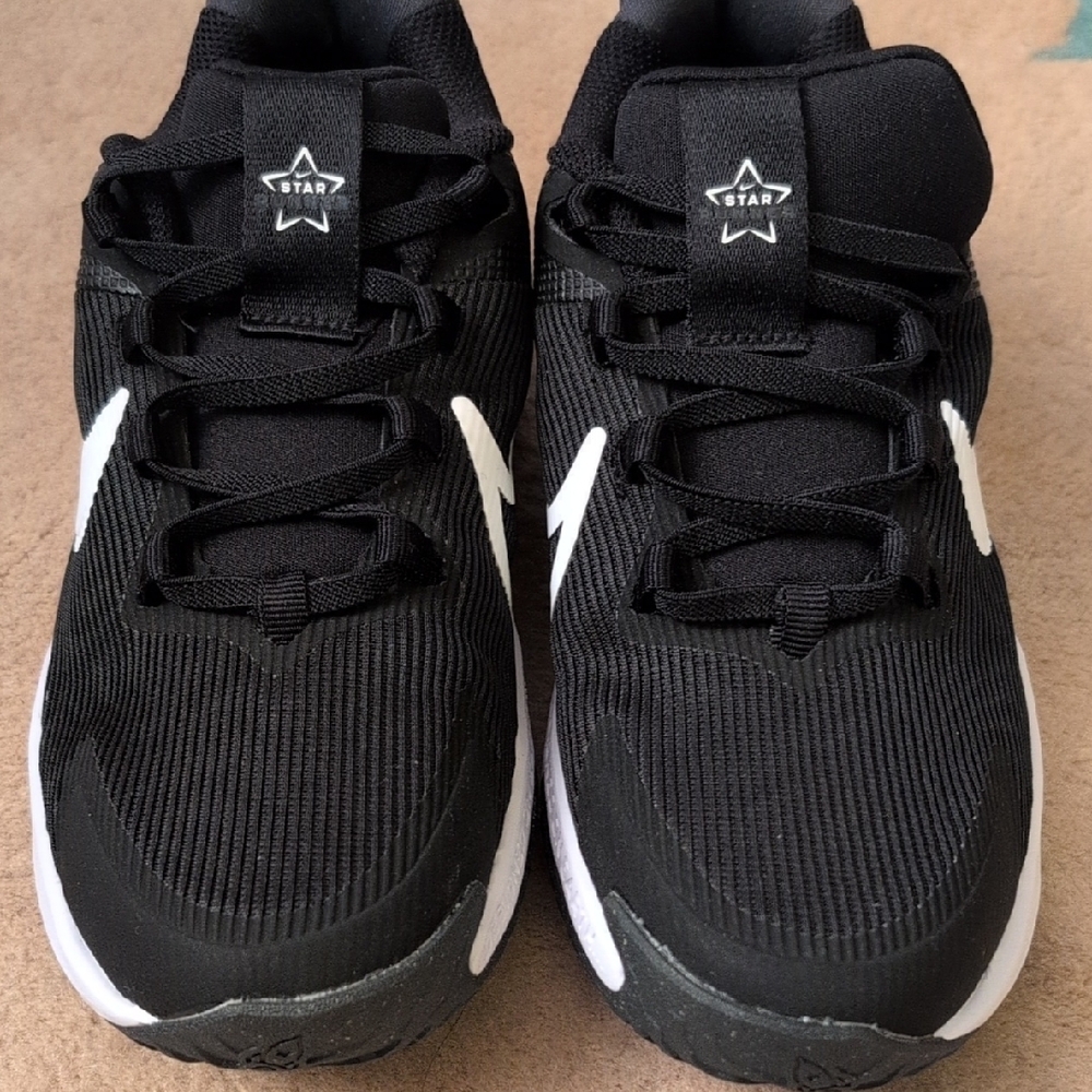 Nike Star Runner 4 - Black - size 2.5 - New
